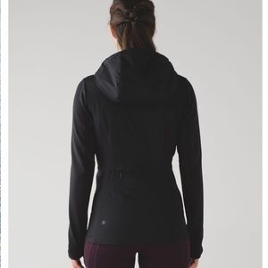 Lululemon Run for Cold Pullover in Black